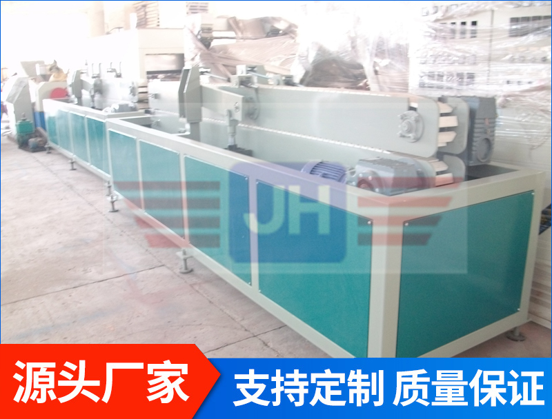 PVC板材護(hù)墻板擺臂牽引機(jī)